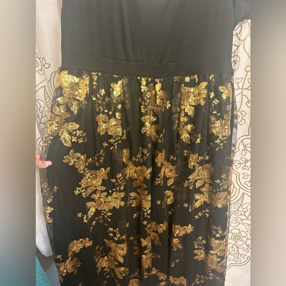 Black& Gold sequence stitched long lined dress w/ stretch- size n/a - Picture 6 of 11